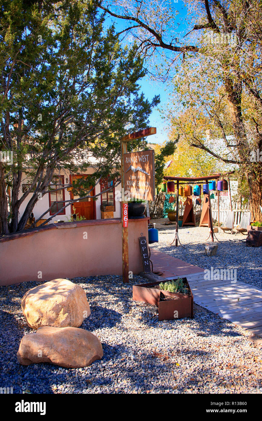 Bereich West Kunst und Schmuck Store auf der Autobahn NM-14 in dowtown Madrid, New Mexico Stockfoto