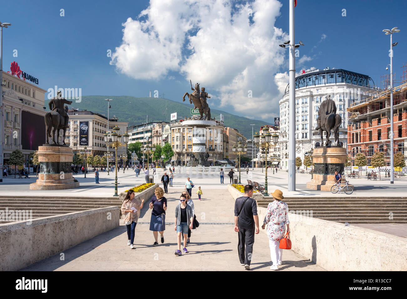 Krieger auf einem Pferd Statue und Brunnen, Mazedonien, Skopje, Skopje Region, Republik Nördlich Mazedonien Stockfoto