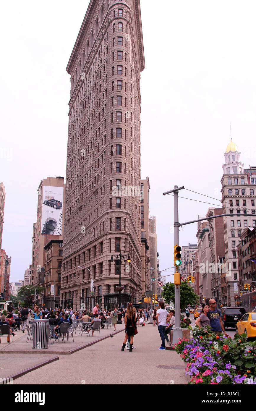 Flatiron Building (erbaut 1902) in der Nähe von Times Square, New York, NY, USA Stockfoto