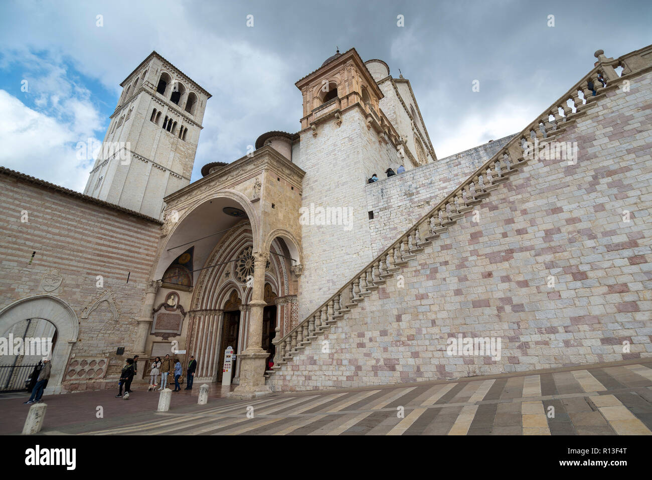 ASSISI, Italien - 27. Oktober 2018: Die berühmten Basilika des Hl. Franziskus von Assisi (Basilika Papale di San Francesco) Stockfoto
