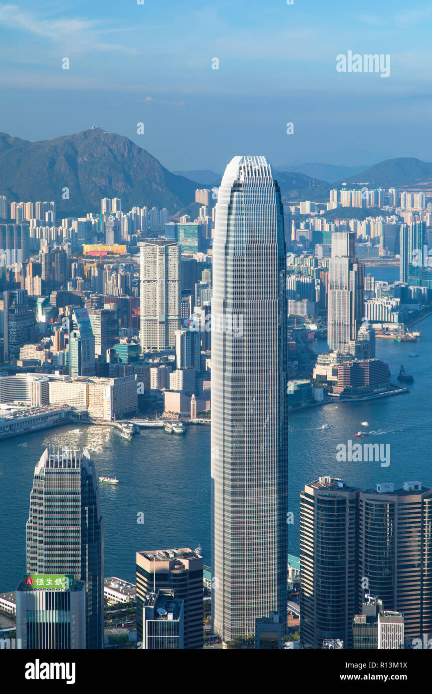International Finance Center (IFC) und Kowloon vom Victoria Peak, Hong Kong Island, Hong Kong Stockfoto