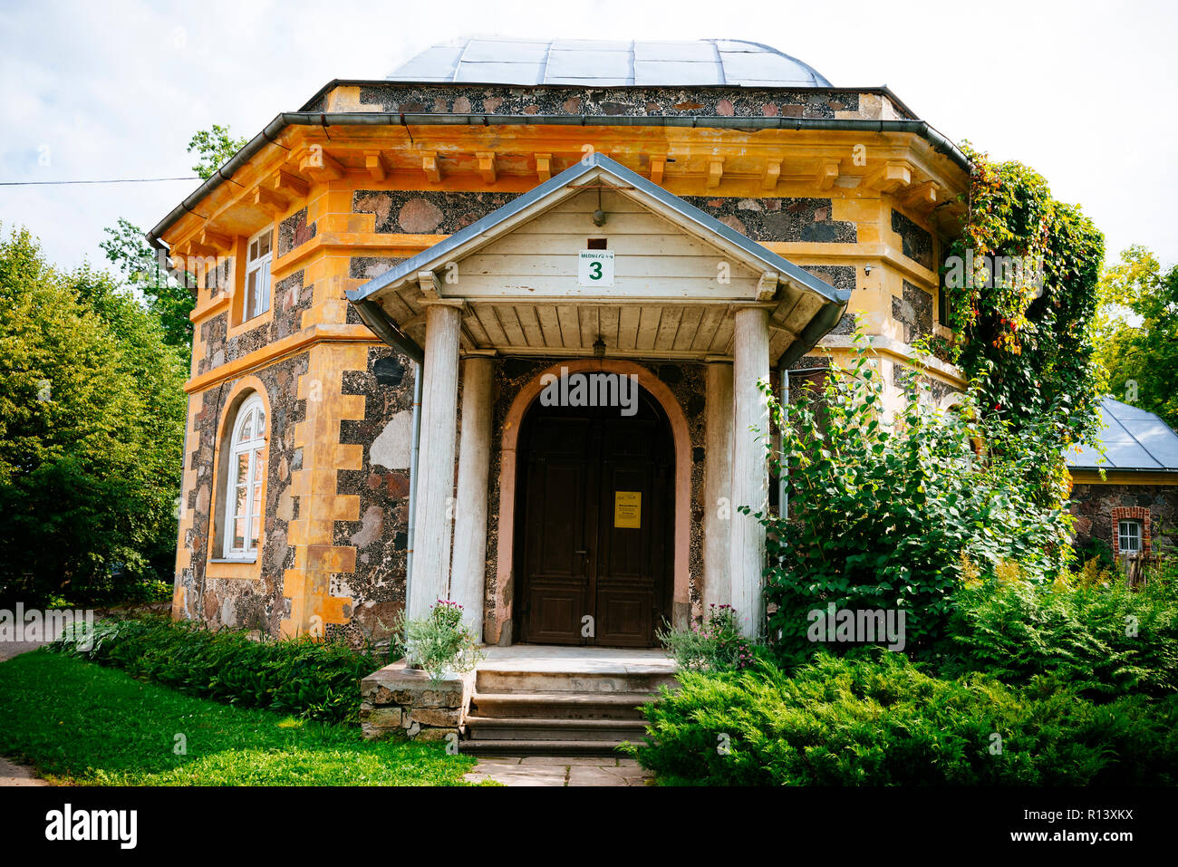 Altes Steinhaus. Gauja Nationalpark, Krimulda, Lettland, Baltikum, Europa. Stockfoto