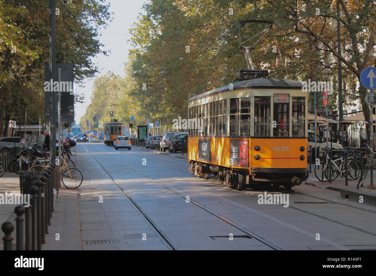 Mailand, Italien - 28.September 2018: Schienen und Straßenbahn auf dem Corso Sempione Straße Stockfoto