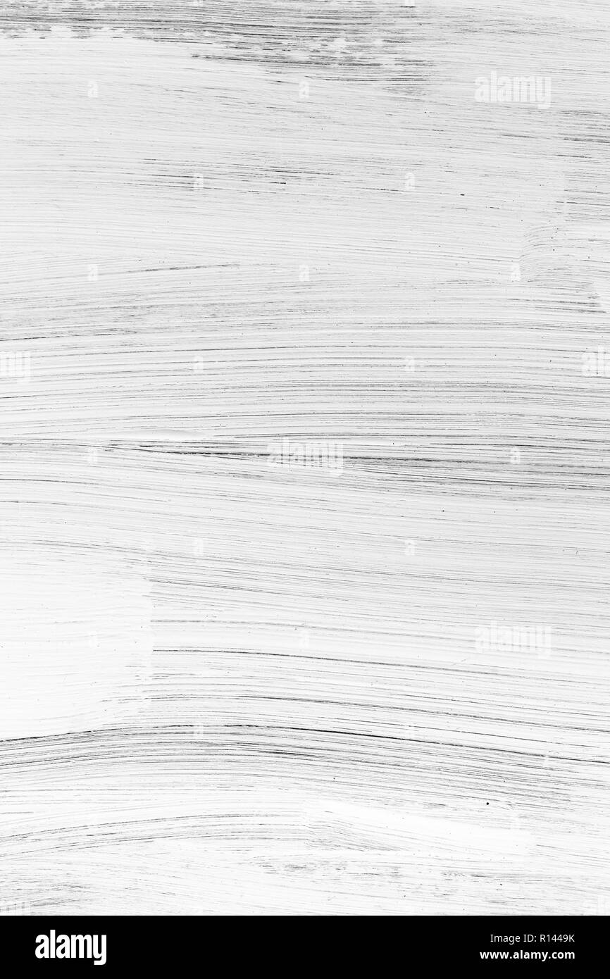 Weiße Wand mit grobem Pinsel Striche Muster, vertikale Hintergrund Textur Stockfoto
