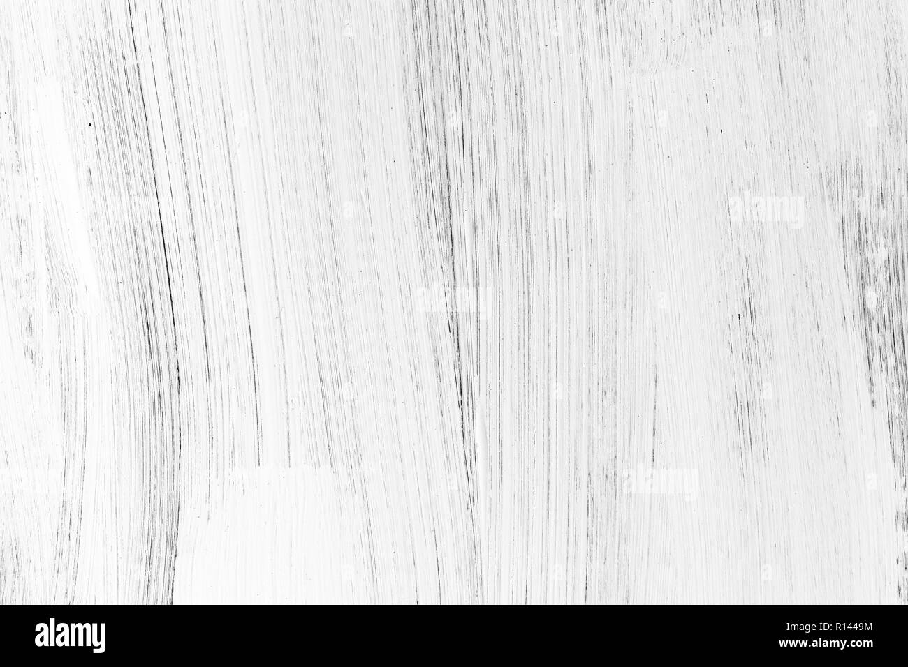 Weiße Wand mit groben vertikale Pinsel Striche Muster, frontale Hintergrund Textur Stockfoto