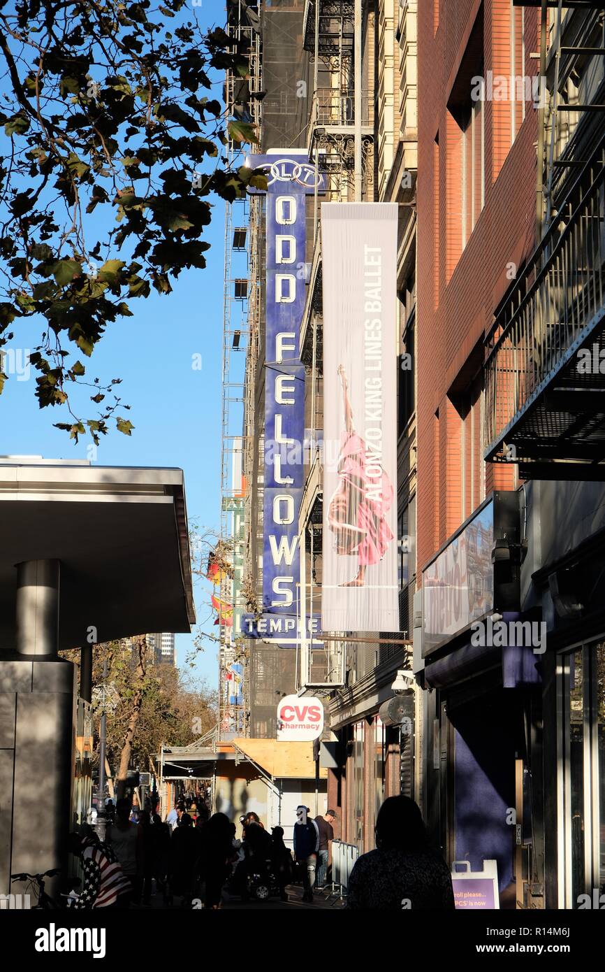 Zeichen für die Odd Fellows Tempel auf der Market Street in San Francisco, Kalifornien, USA. Stockfoto