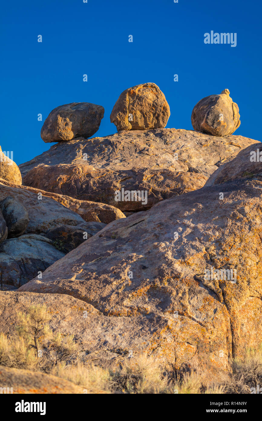 Juni 17, 2018 - TRONA, Kalifornien, USA - Drei Kugel - wie Felsen, Pinnacles, Trona, Kalifornien Stockfoto