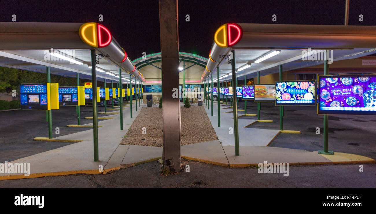 Okt 9, 2018, Amerikanischen Südwesten - Sonic Drive im Südwesten USA bei Nacht mit Neonlicht Stockfoto