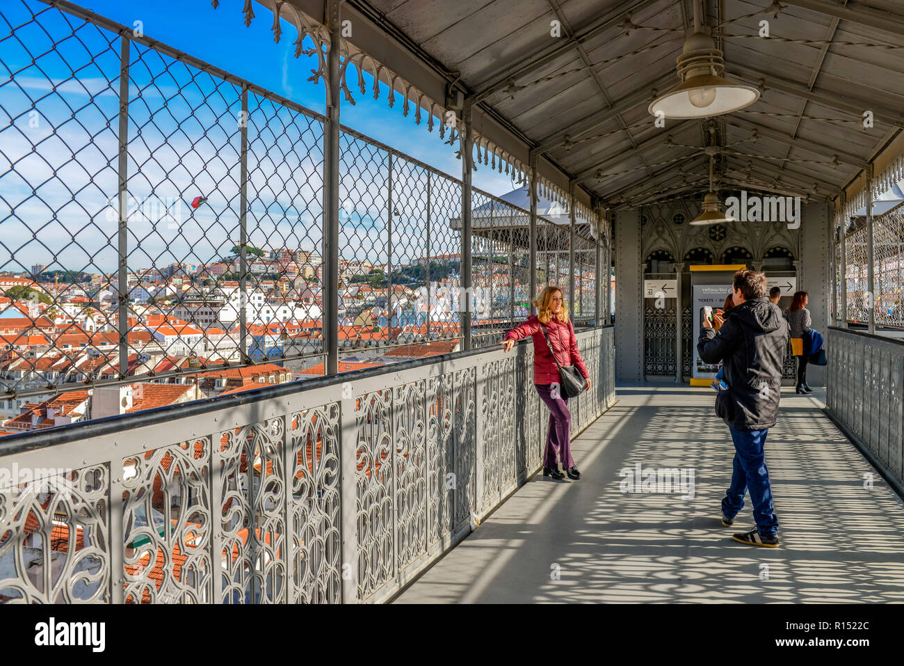 Aussichtsplattform, Aufzug Elevador de Santa Justa, Rua do Ouro, Lissabon, Portugal Stockfoto