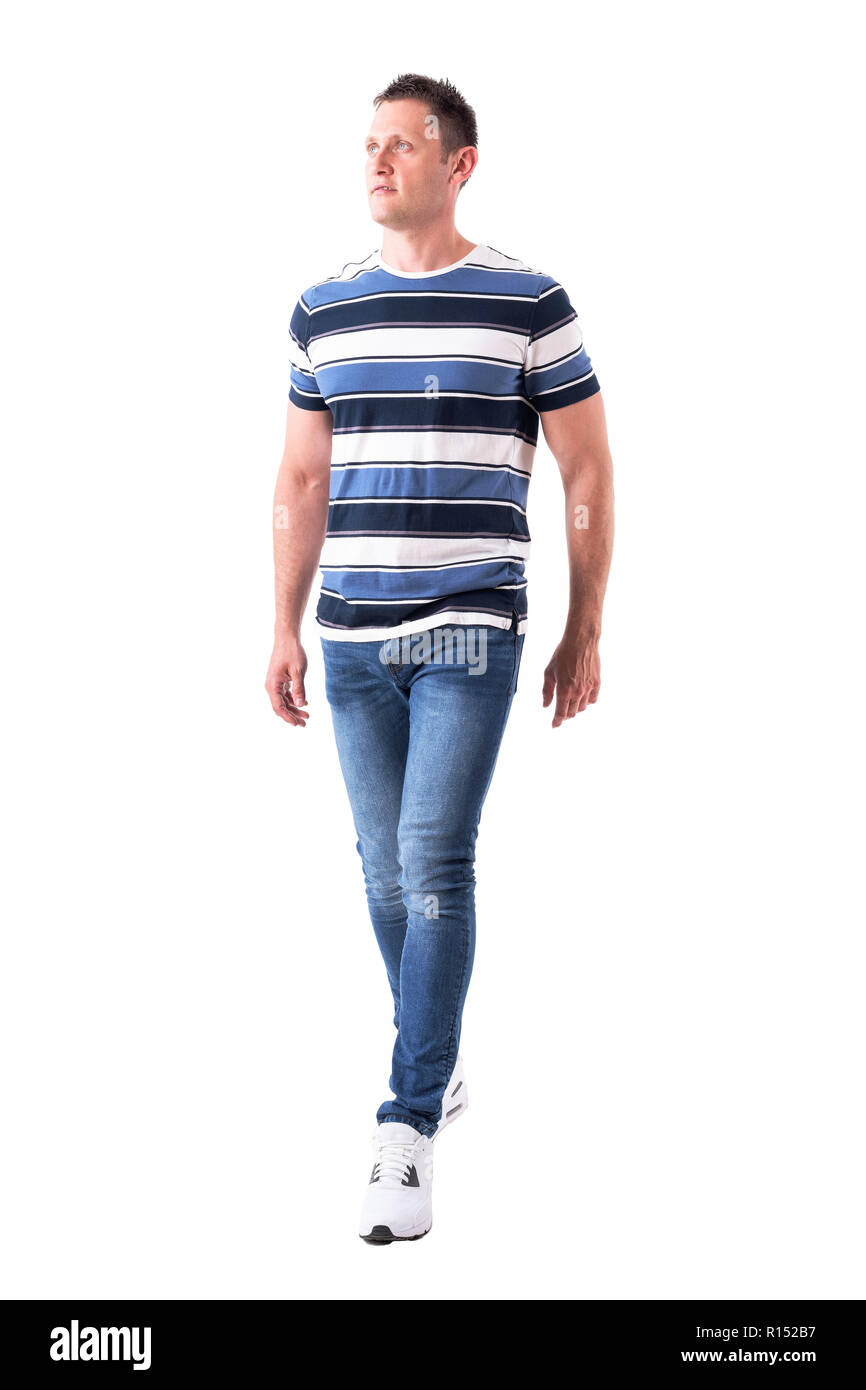 Schöner Mann in legere Kleidung nähern und die Suche nach Jeans. Voller  Körper auf weißem Hintergrund Stockfotografie - Alamy