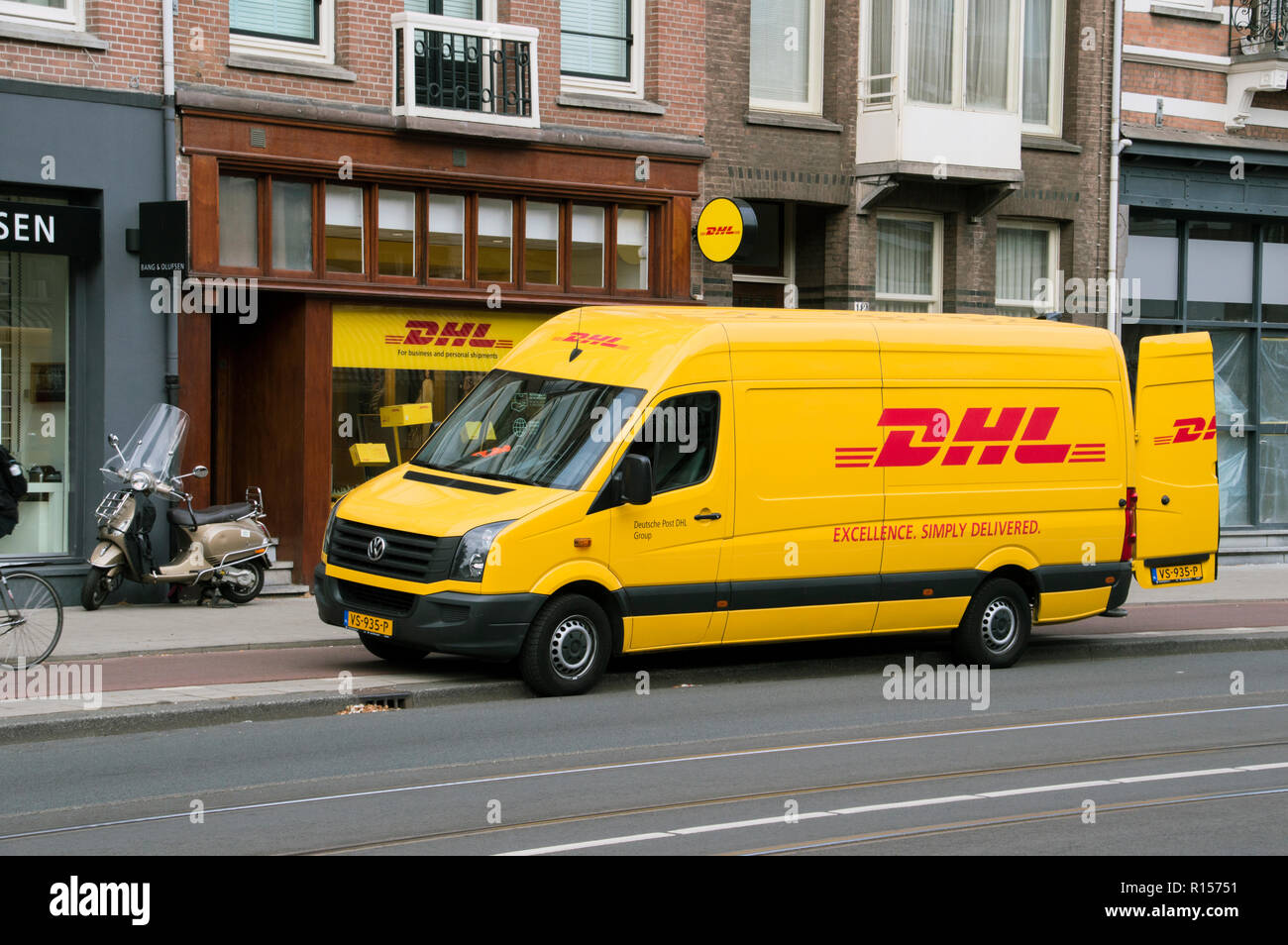 DHL Unternehmen Van in Amsterdam Die Niederlande 2018 Stockfoto
