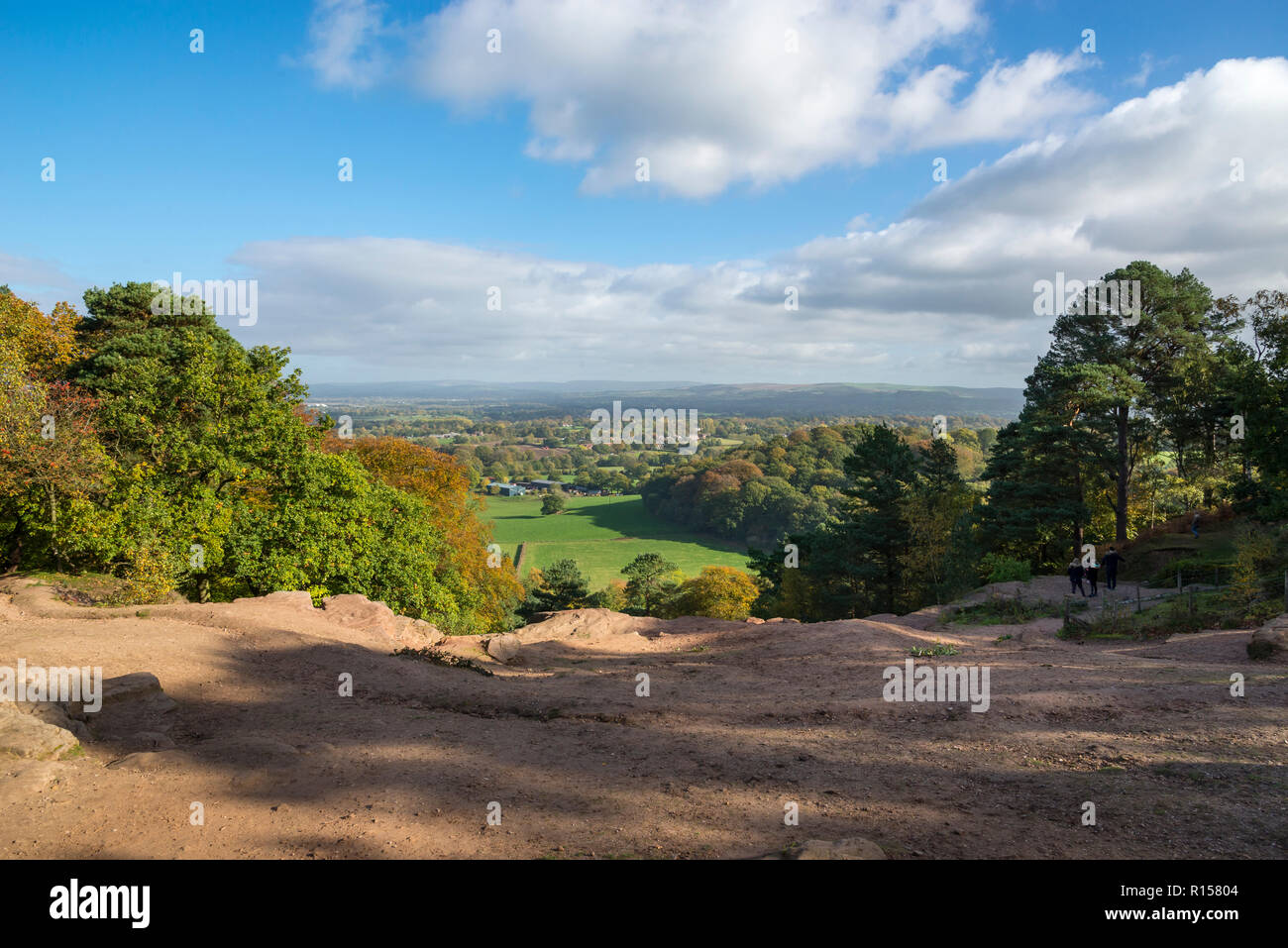 Schöner Blick auf die Landschaft von Cheshire von stürmischen, Alderley Edge, Cheshire, England. Stockfoto