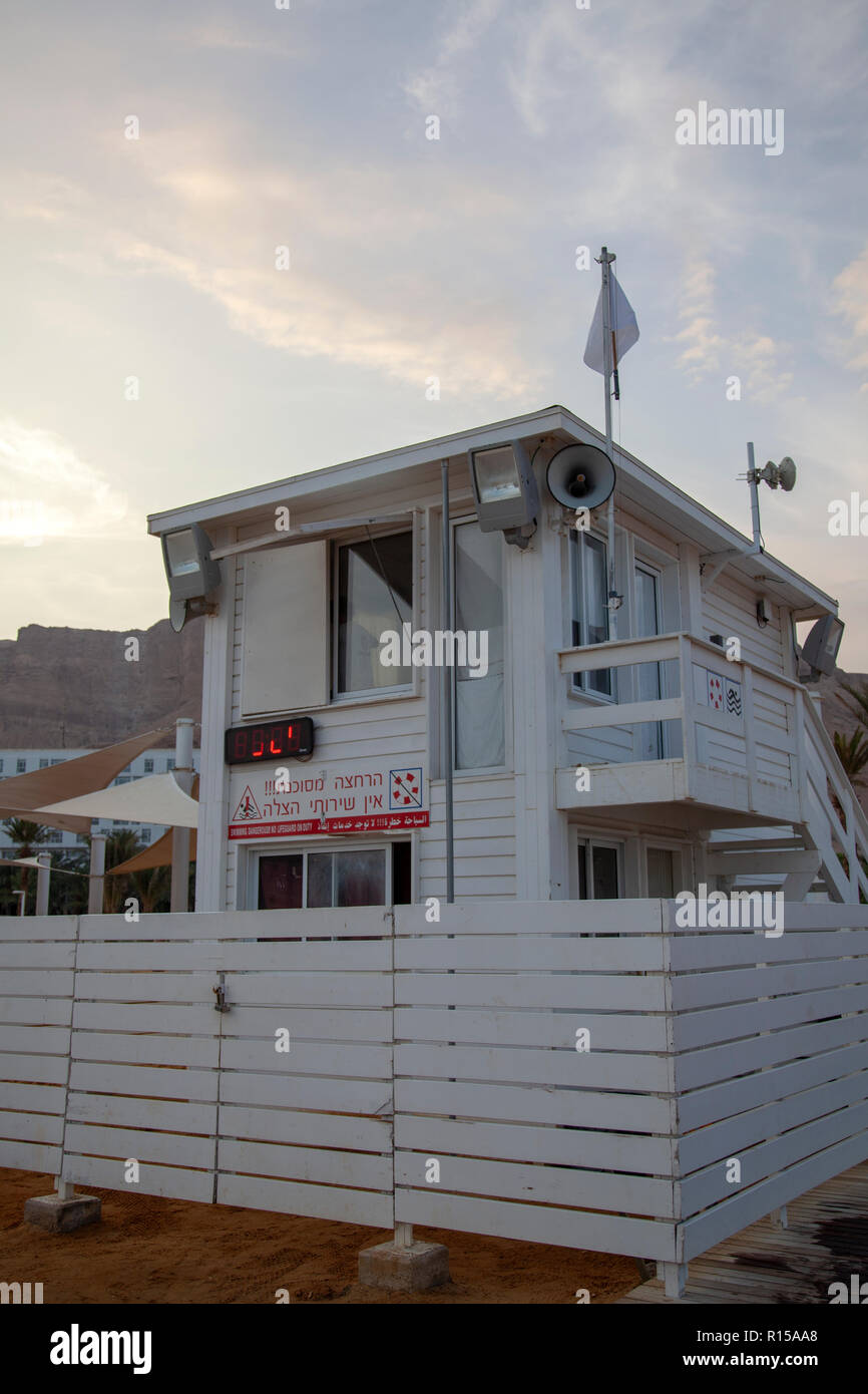 Lifeguard Station am Toten Meer Strand Stockfoto