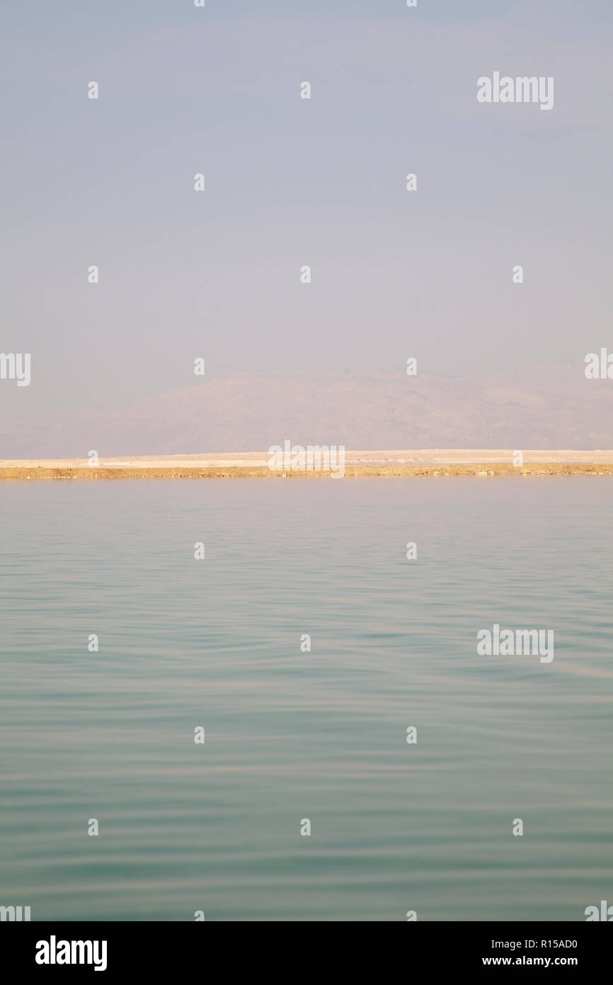 Blick über dem Toten Meer in Israel nach Jordanien Stockfoto