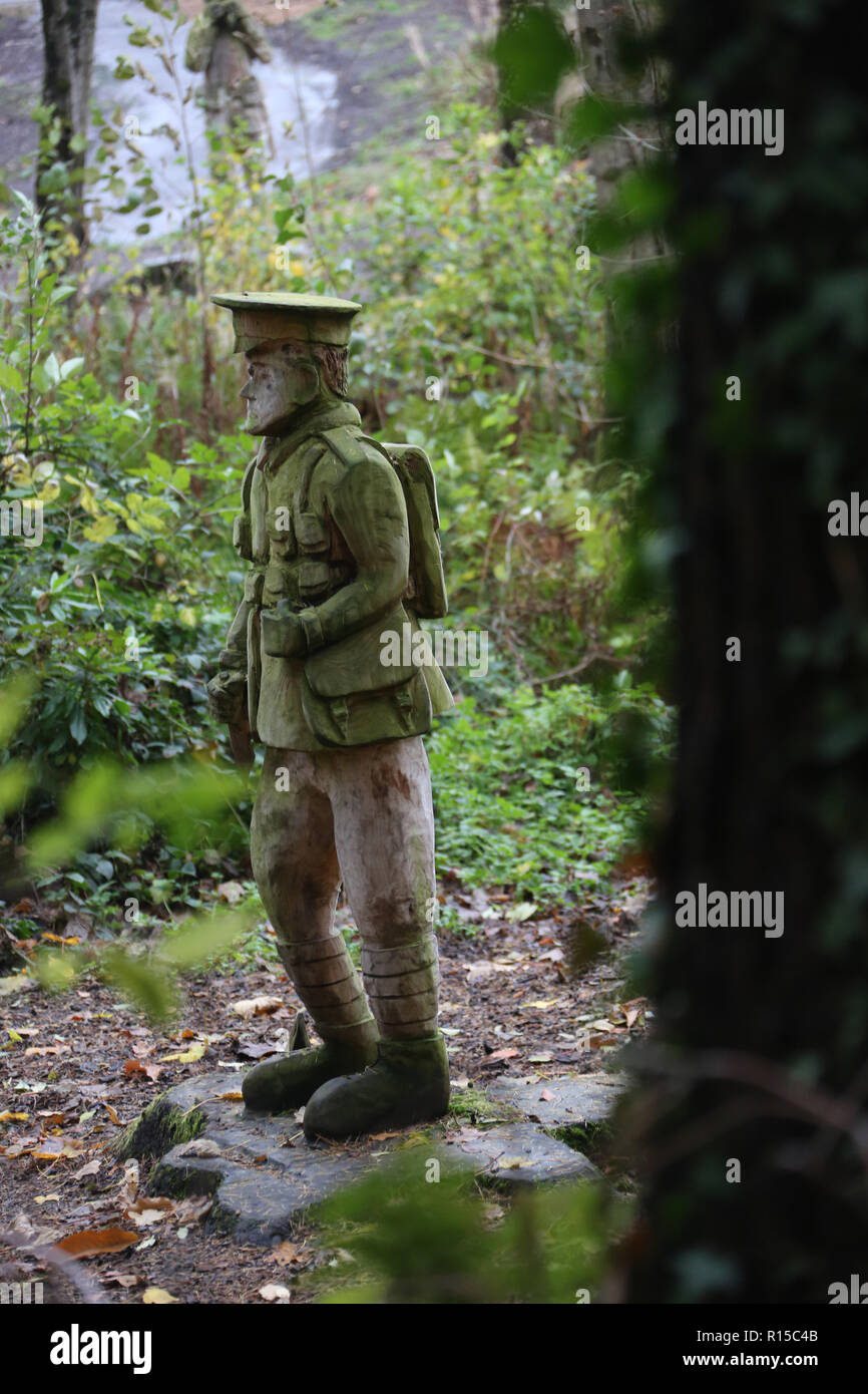 Schottland, Ayrshire. Ayr, Rozelle Park, Ersten Weltkrieg commemorative Skulpturenweg durch professionelle Kettensäge Carver lain Chalmers, Andy Maclachlan, Stockfoto