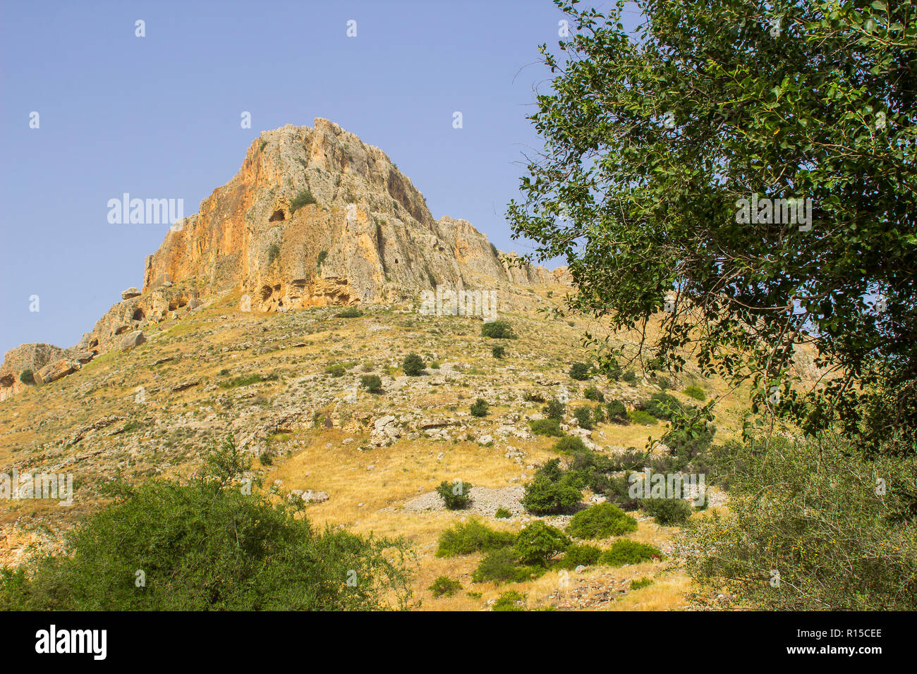 Die Felswand auf den Berg Arbel im Tal der Tauben in Israel. Dies ist Teil des sogenannten Jesus Trail im Arbel Naturschutzgebiet Stockfoto