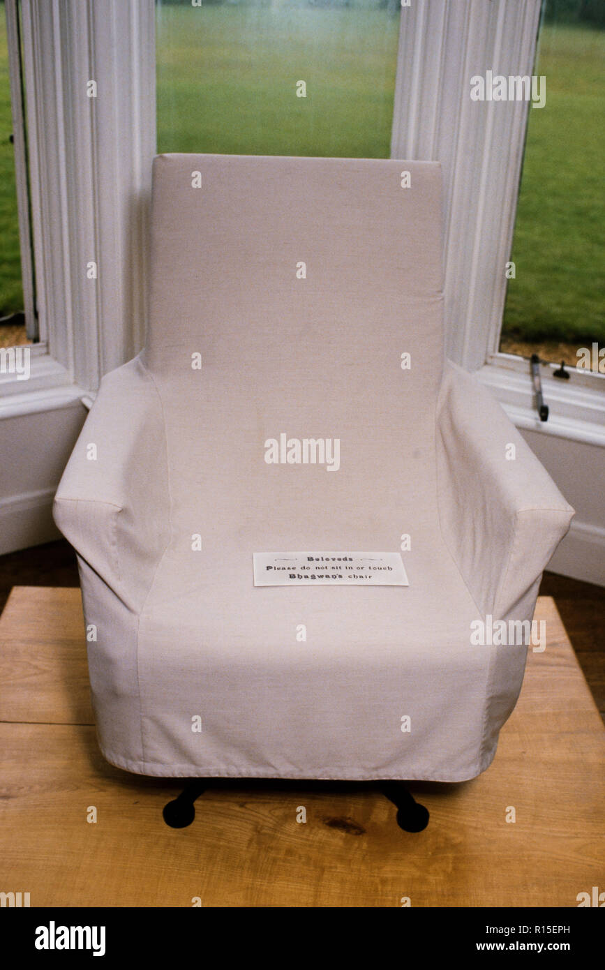 Stuhl reserviert für die Bhagwan, Bhagwan Shree Rajneesh religiösen Kult Medina Rajneesh Neo Sannyas Kommune 1984 England England Stockfoto