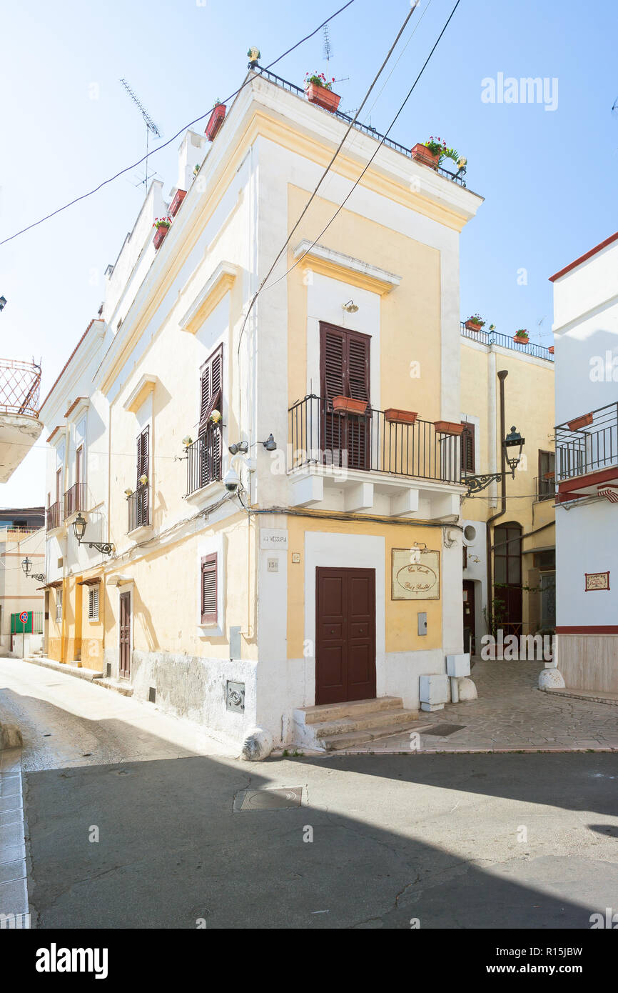 Massafra, Apulien, Italien - 31. MAI 2017 - eine traditionelle Pension in den Straßen von Massafra Stockfoto