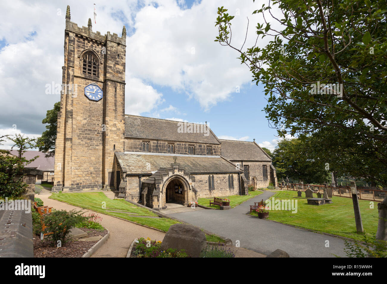 Ein Sommer Blick des Hl. Wilfrid's Parish Church in Calverley, West Yorkshire Stockfoto