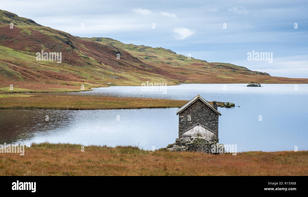 Devoke Wasser ist ein kleiner See in der Mitte der Region West des englischen Lake District, in der Grafschaft Cumbria. Es ist die größte Tarn im See Distric Stockfoto