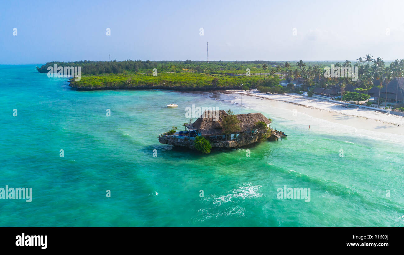 Antenne. Reastaurant auf Fels. Sansibar, Tansania. Stockfoto