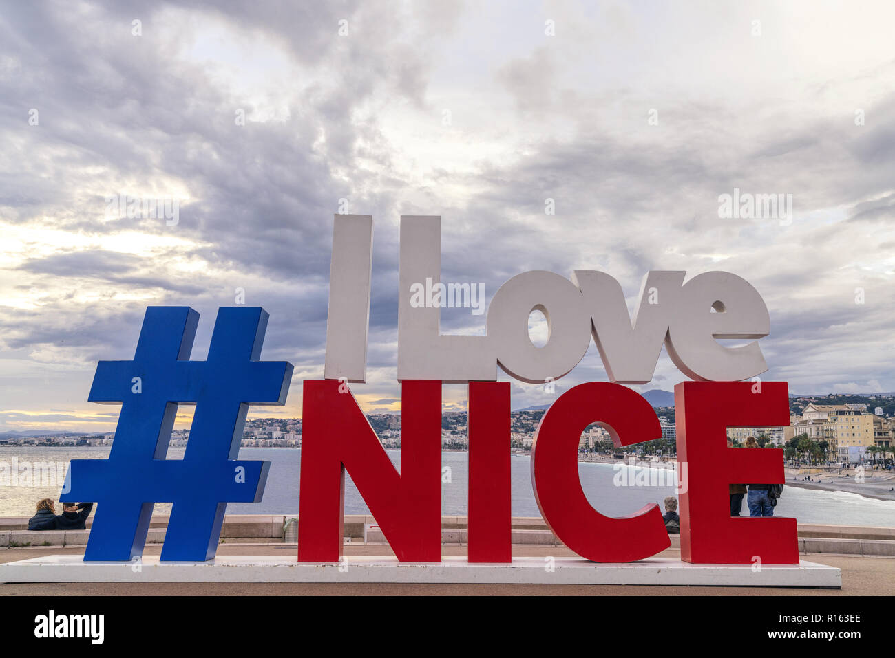 04. November 2018 - Nizza, Frankreich. Bunte "Ich liebe Schöne 'Hashtag unterzeichnen, in Nizza erschien nach den Terroranschlägen und steht jetzt an der Promenade Des Stockfoto