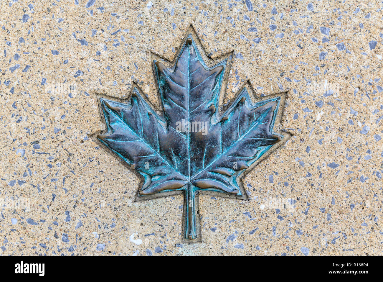 Maple Leaf aus Metall in Stein Platte, Symbol Kanada, Ottawa, in der Provinz Ontario, Kanada. Stockfoto