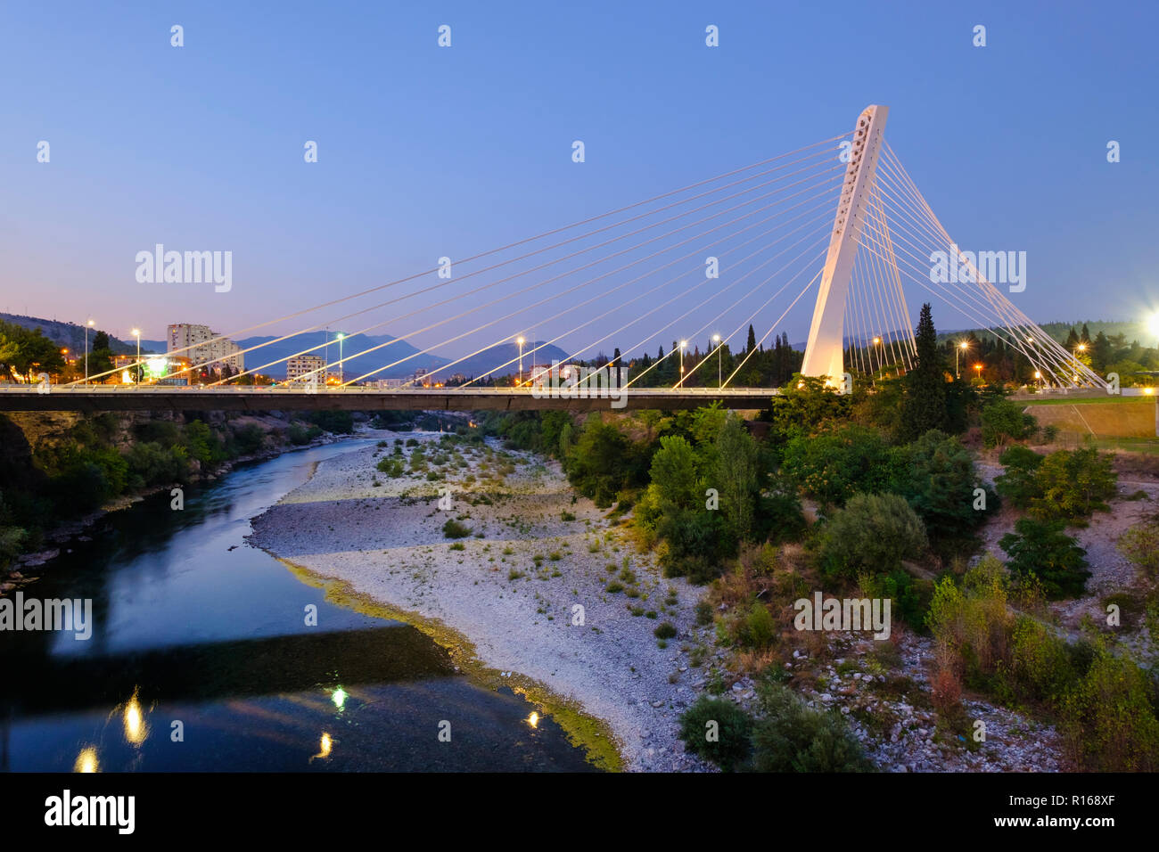 Millennium Bridge, Die meisten milenijum, Fluss Moraca, Moraca, Podgorica, Montenegro Stockfoto