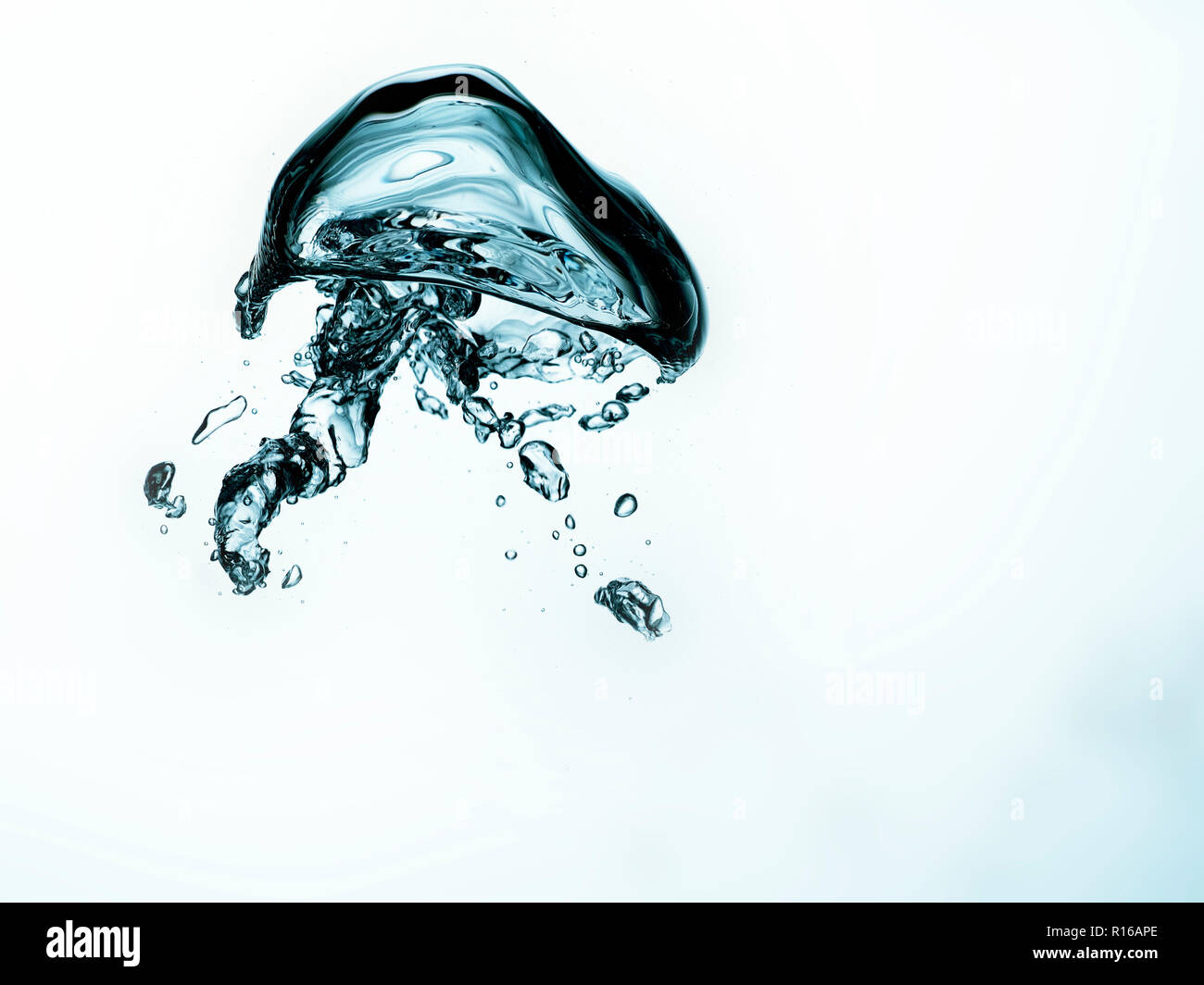 Contorting Luftblasen in klare Flüssigkeit, Detail Stockfoto