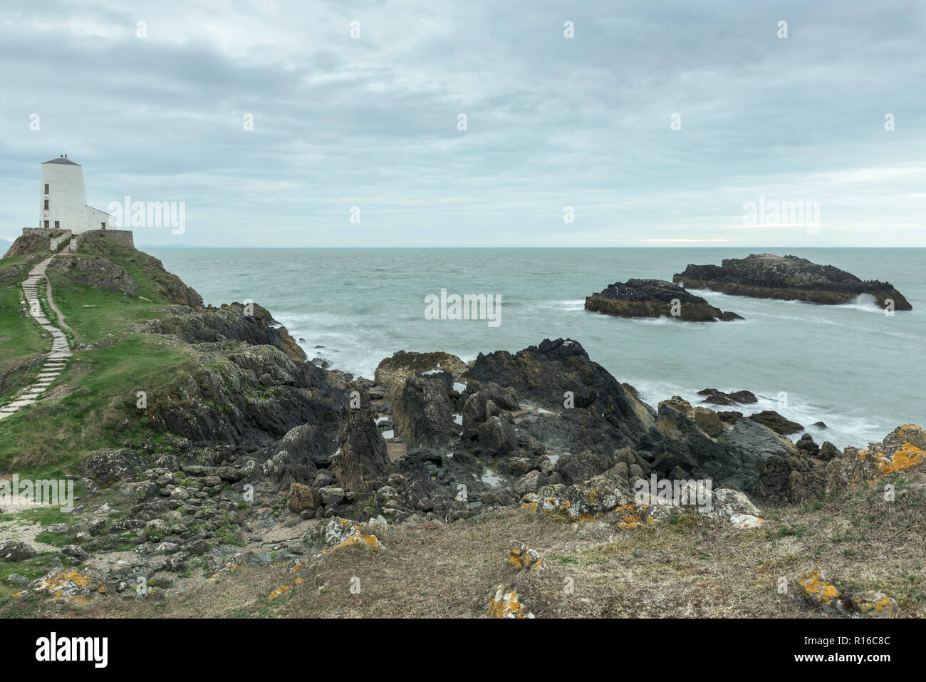 Tŵr Mawr Leuchtturm auf llanddwyn Island, Anglesey, Nordwales UK Stockfoto