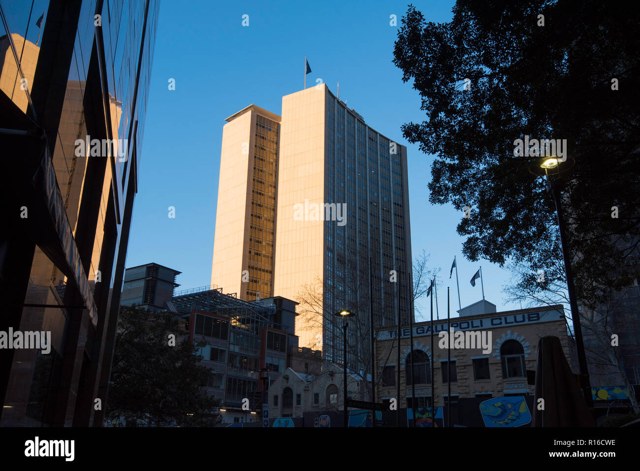 Fangen Sie die Einstellung Westerly-sonne, die Twin Towers, sichelförmige AMP Sydney der erste Wolkenkratzer wurden, im Jahr 1962 in einer Höhe von 117 m geöffnet Stockfoto