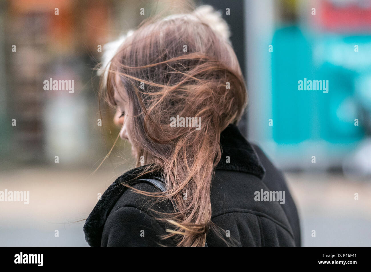 Wind Fegte Das Haar Stockfotos Und Bilder Kaufen Alamy