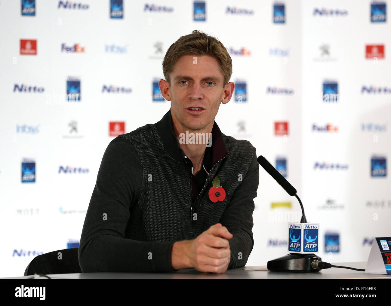 9. November 2018, O2 Arena, London, England; Nitto ATP-Tennisturniers, Medien Tag; Kevin Anderson die Beantwortung von Fragen aus dem von der Presse Stockfoto