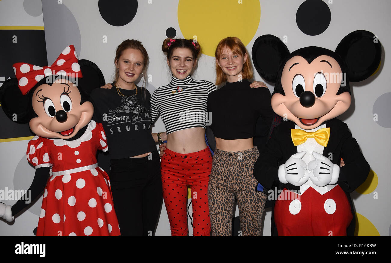 09.November 2018, Bayern, München: Germanys Next Top Models Pia Riegel (v-l), Klaudia Giez und Trixi Giese auf der 90th Anniversary Party von Walt Disney's Mickey Mouse. Walt Disneys Comicfigur Weltpremiere vor 90 Jahren in den teamboat Willie". Foto: Volker Dornberger/dpa Stockfoto