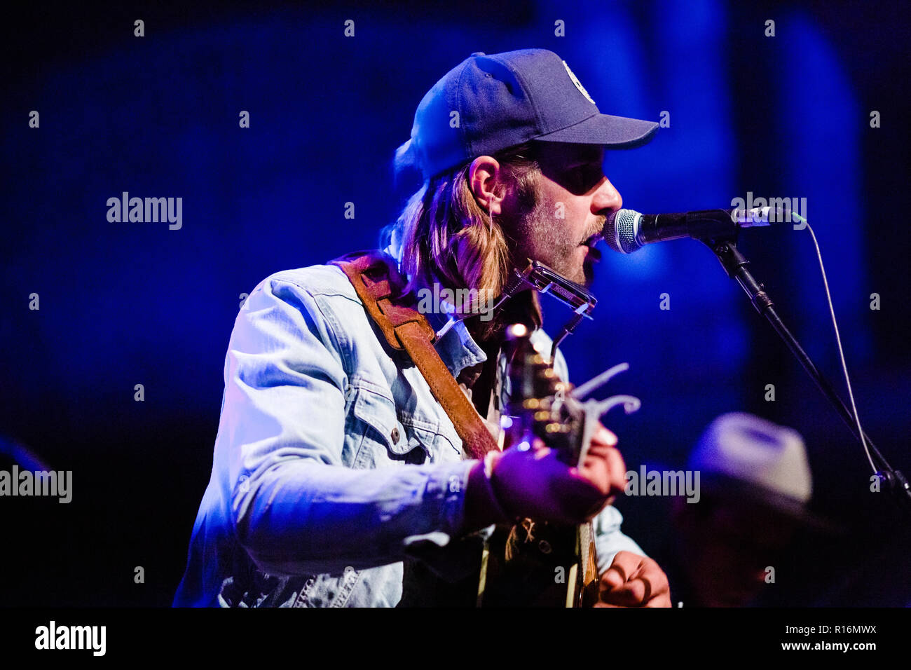 Cambridge, Großbritannien. 9. November 2018. Österreichs Chris Comper aka Prinz Grizzly mit Band live im Cambridge Corn Exchange. Prinz Grizzly unterstützt derzeit Seasick Steve. Richard Etteridge/Alamy leben Nachrichten Stockfoto