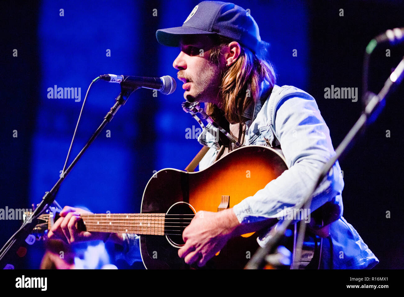 Cambridge, Großbritannien. 9. November 2018. Österreichs Chris Comper aka Prinz Grizzly mit Band live im Cambridge Corn Exchange. Prinz Grizzly unterstützt derzeit Seasick Steve. Richard Etteridge/Alamy leben Nachrichten Stockfoto