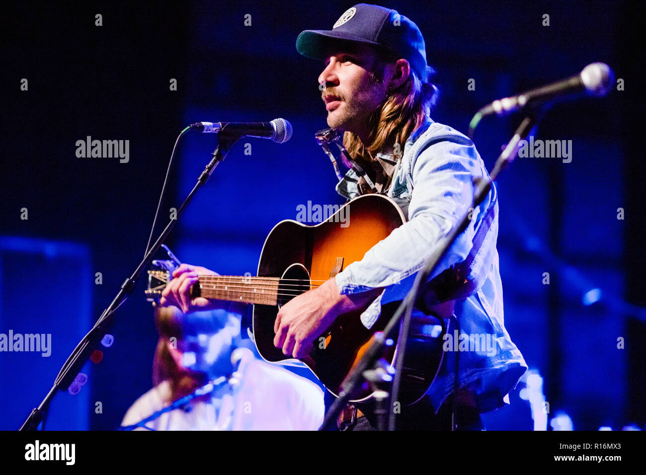 Cambridge, Großbritannien. 9. November 2018. Österreichs Chris Comper aka Prinz Grizzly mit Band live im Cambridge Corn Exchange. Prinz Grizzly unterstützt derzeit Seasick Steve. Richard Etteridge/Alamy leben Nachrichten Stockfoto