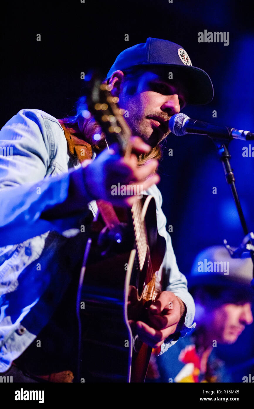 Cambridge, Großbritannien. 9. November 2018. Österreichs Chris Comper aka Prinz Grizzly mit Band live im Cambridge Corn Exchange. Prinz Grizzly unterstützt derzeit Seasick Steve. Richard Etteridge/Alamy leben Nachrichten Stockfoto