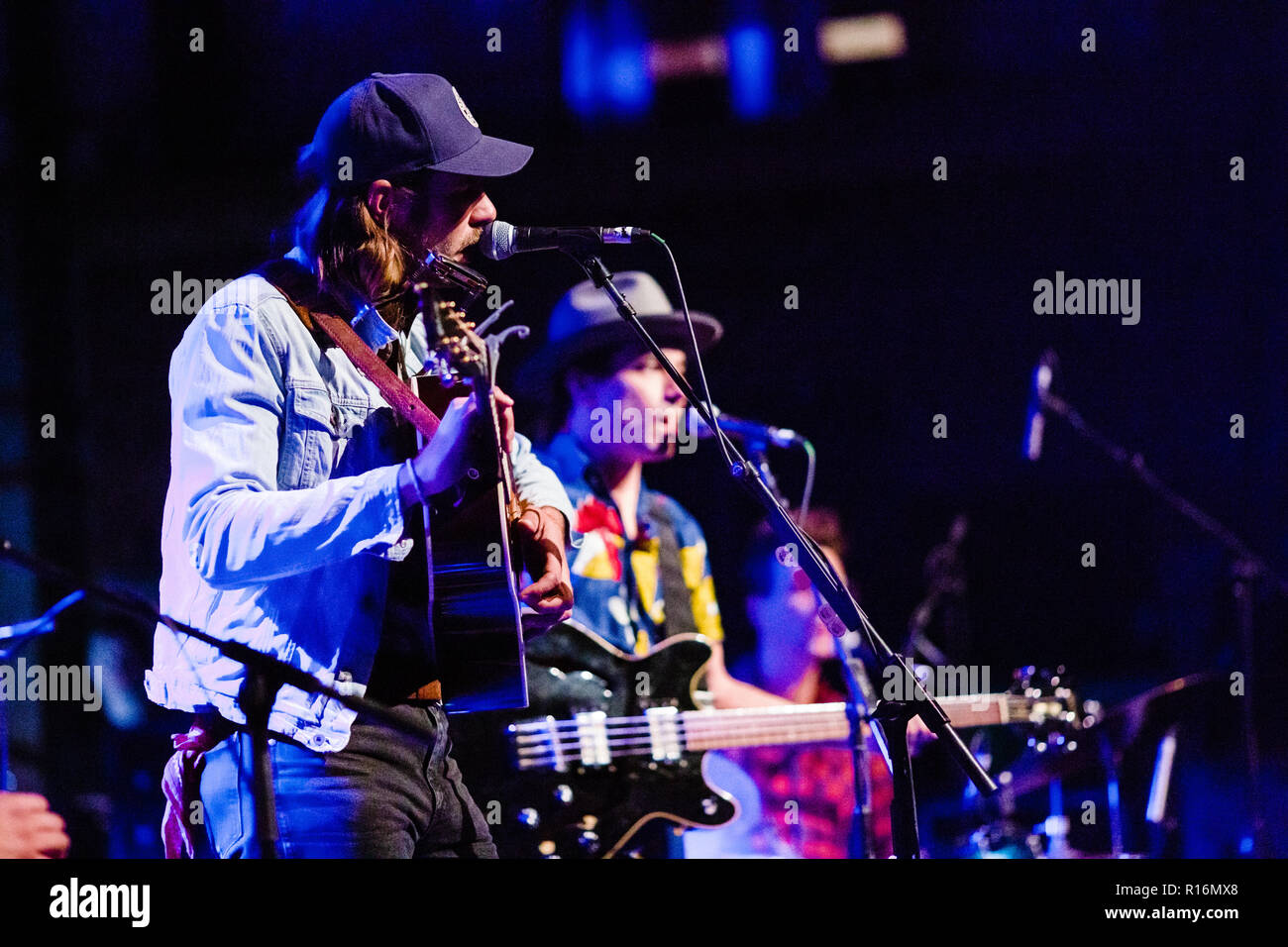 Cambridge, Großbritannien. 9. November 2018. Österreichs Chris Comper aka Prinz Grizzly mit Band live im Cambridge Corn Exchange. Prinz Grizzly unterstützt derzeit Seasick Steve. Richard Etteridge/Alamy leben Nachrichten Stockfoto
