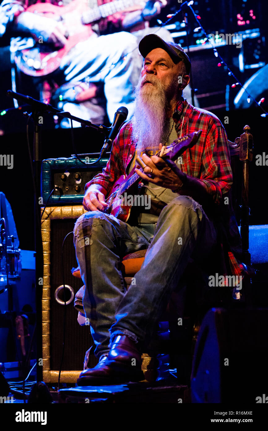Cambridge, Großbritannien. 9. November 2018. Seasick Steve führt live im Cambridge Corn Exchange unterstützt das Album kann U Kochen?. Richard Etteridge/Alamy leben Nachrichten Stockfoto