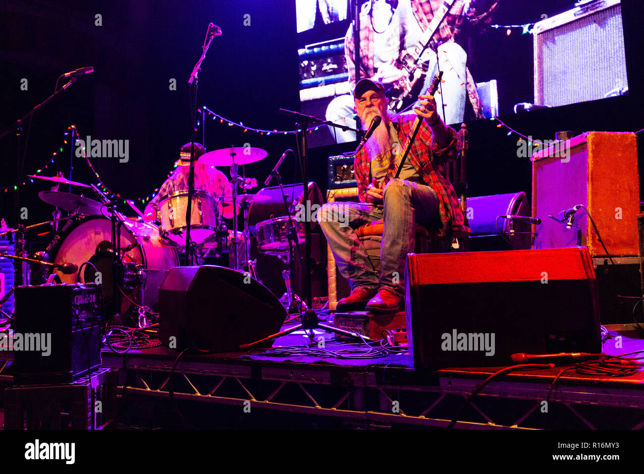 Cambridge, Großbritannien. 9. November 2018. Seasick Steve führt live im Cambridge Corn Exchange unterstützt das Album kann U Kochen?. Richard Etteridge/Alamy leben Nachrichten Stockfoto