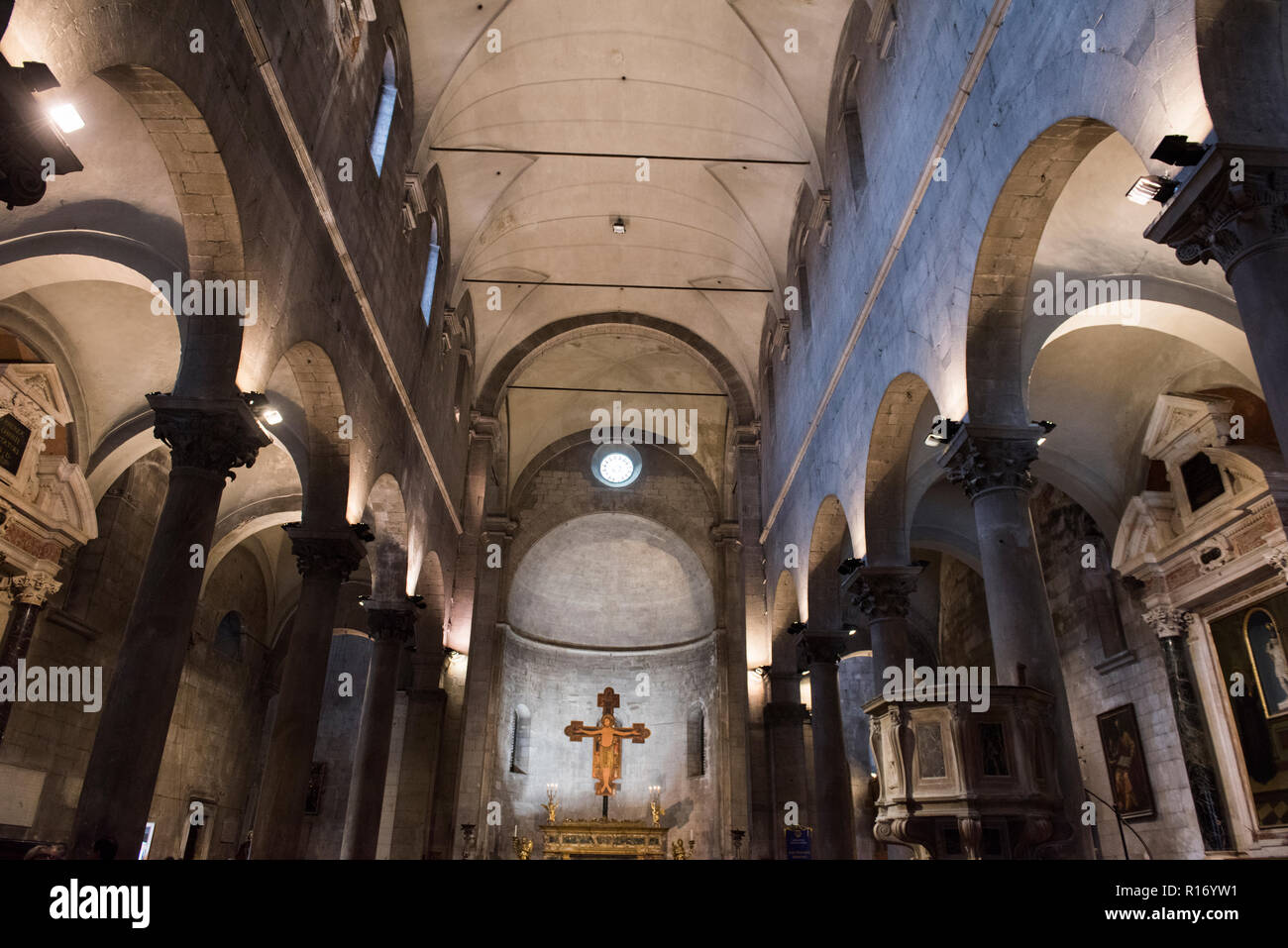 Innenraum der Kirche San Michele in Foro in Lucca, Toskana Italien Stockfoto