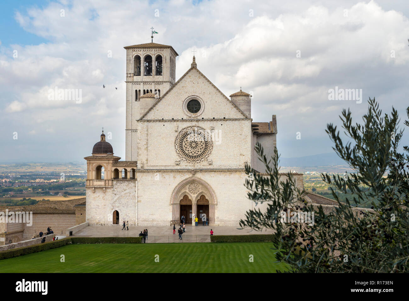 ASSISI, Italien - 27. Oktober 2018: Die berühmten Basilika des Hl. Franziskus von Assisi (Basilika Papale di San Francesco) Stockfoto