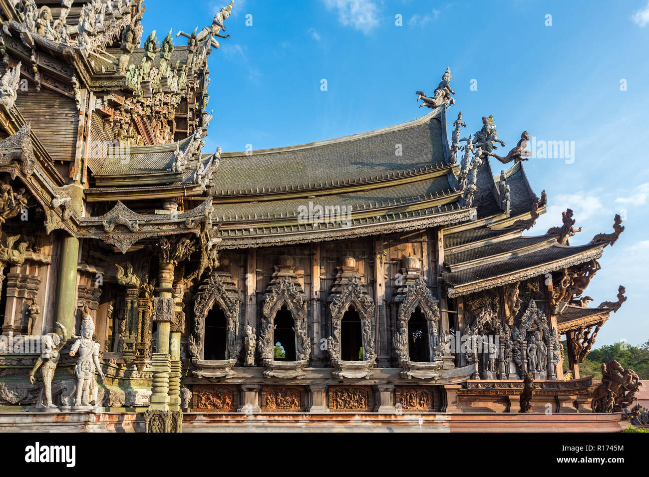 Skulptur Details der Holz- Heiligtum der Wahrheit, buddhistischen, Chinesisch und Hindu Tempel in Pattaya, Thailand Stockfoto