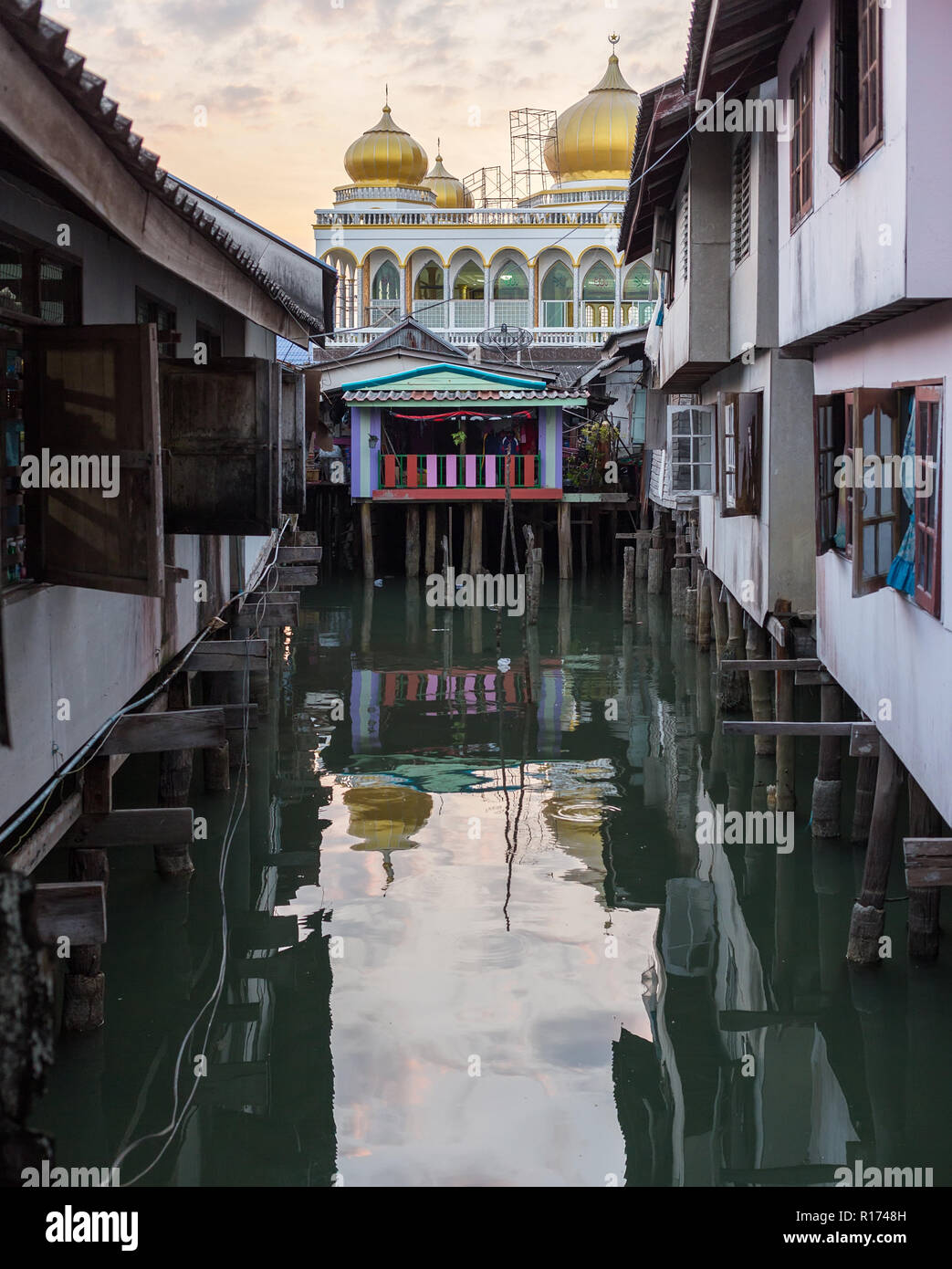Die Moschee im Fischerdorf Koh Panyi in der Pang Nga Bay, Thailand Stockfoto
