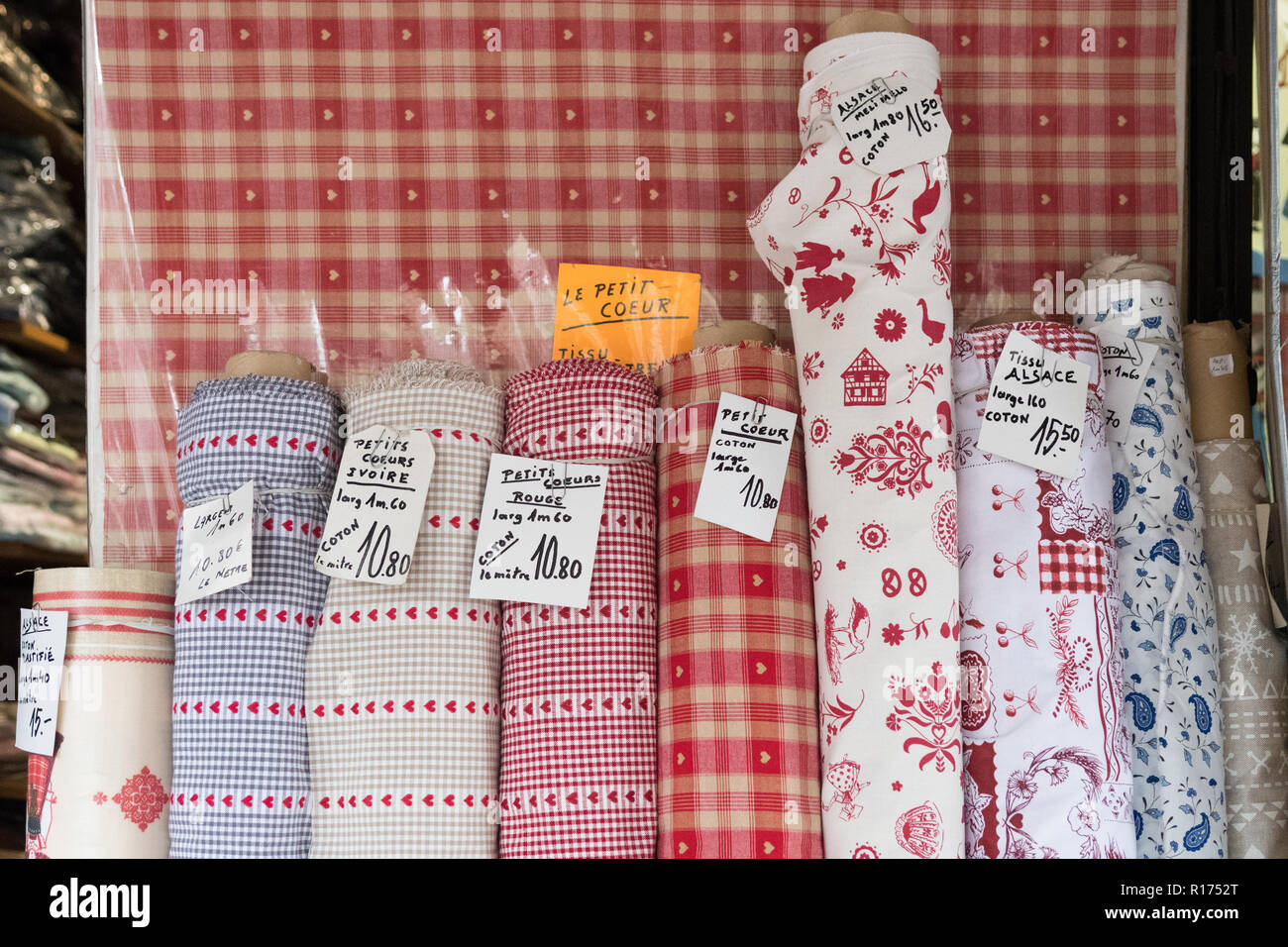 Elsässische traditionelle Baumwollstoff für Verkauf in Straßburg, Frankreich Stockfoto