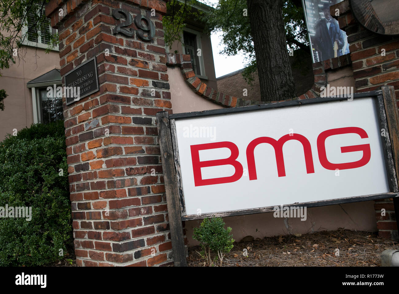 Ein logo Zeichen außerhalb einer Anlage besetzt von BMG Rights Management in Nashville, Tennessee, am 9. Oktober 2018. Stockfoto