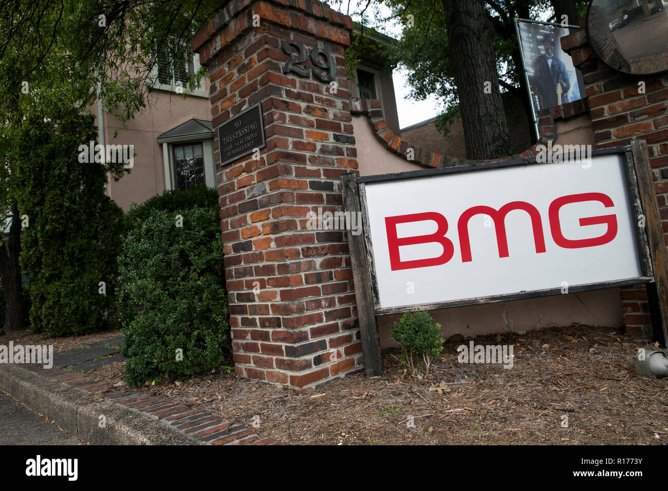 Ein logo Zeichen außerhalb einer Anlage besetzt von BMG Rights Management in Nashville, Tennessee, am 9. Oktober 2018. Stockfoto