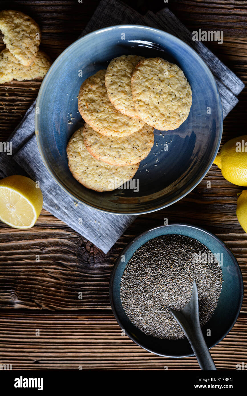 Hausgemachte Kekse mit Zitrone Aroma und Chia Samen Stockfoto