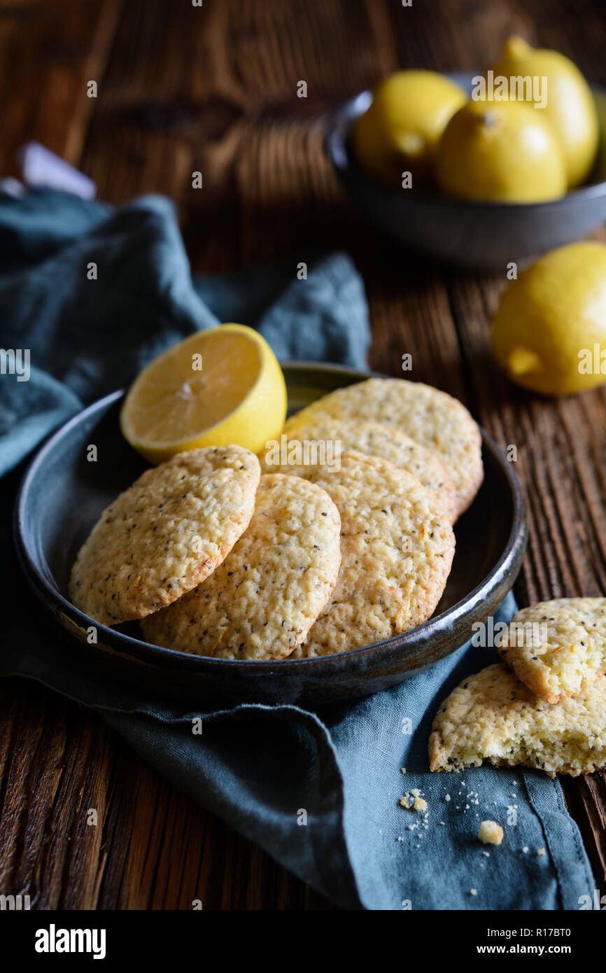 Hausgemachte Kekse mit Zitrone Aroma und Chia Samen Stockfoto